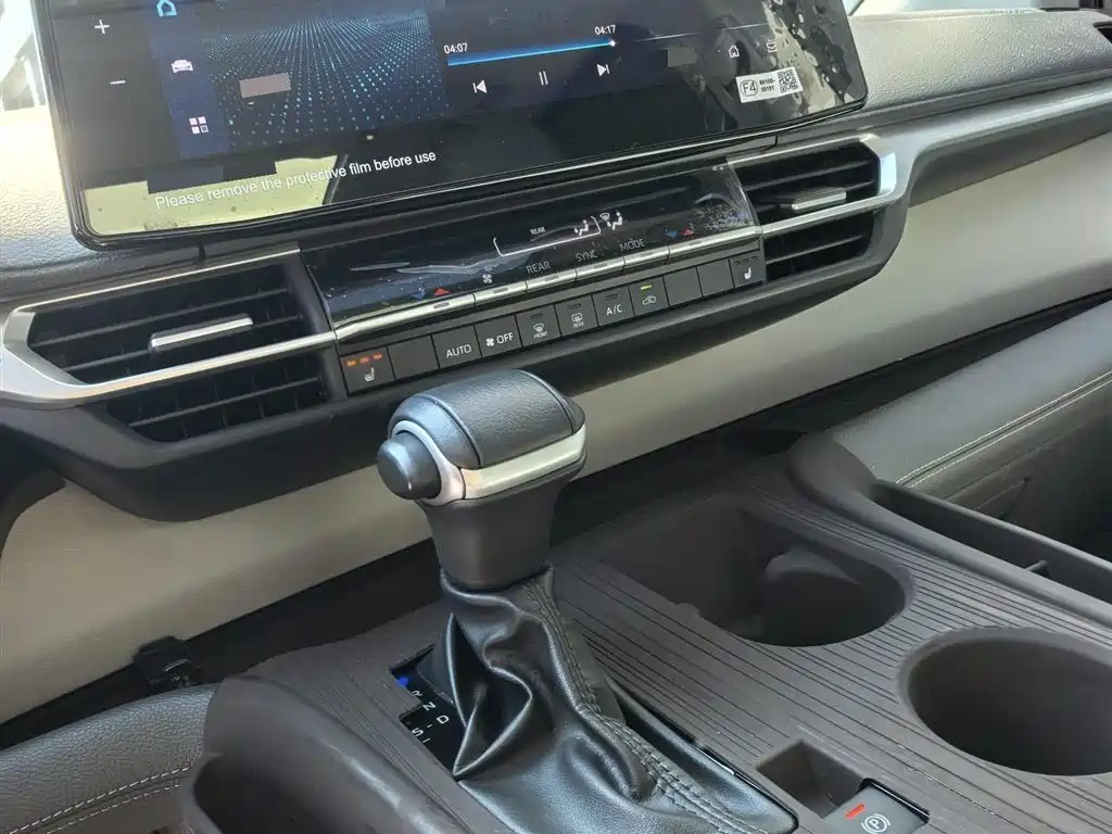 Toyota Granvia 2024 2.5L Hybrid Premium PLUS фото 11