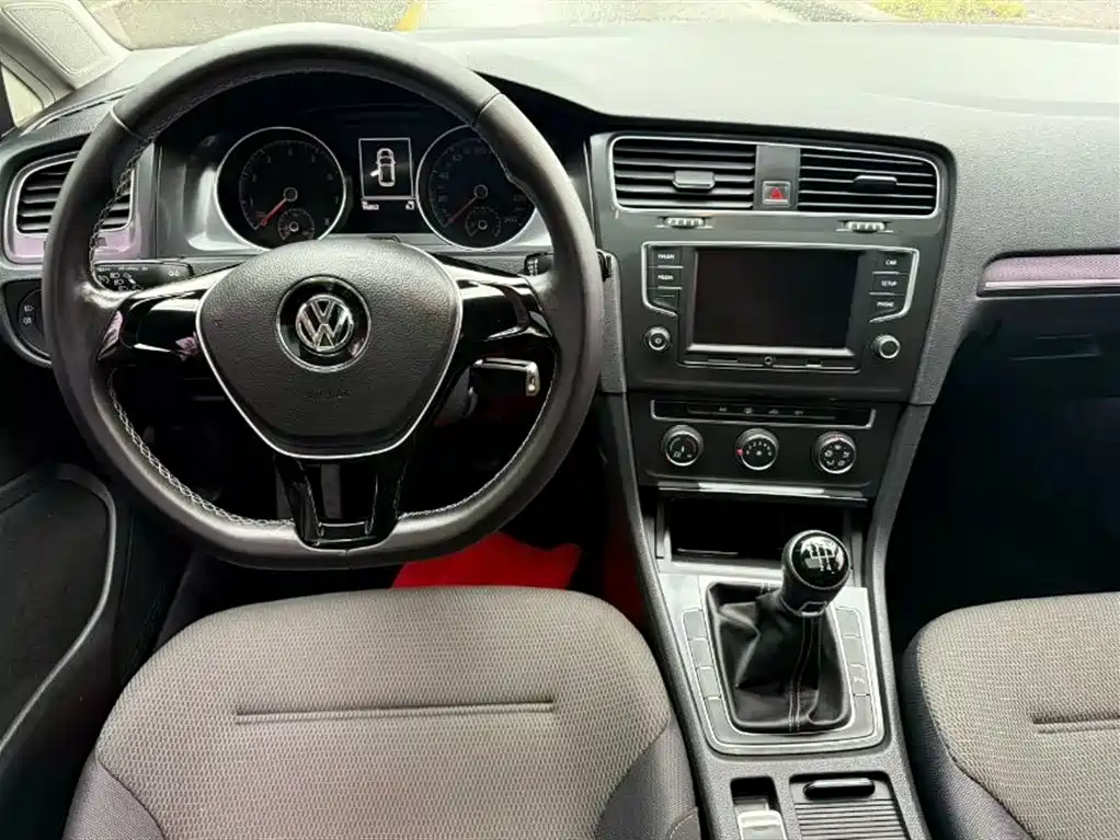 Volkswagen Golf 2017 230TSI Manual Comfort Millionth Anniversary Edition фото 5