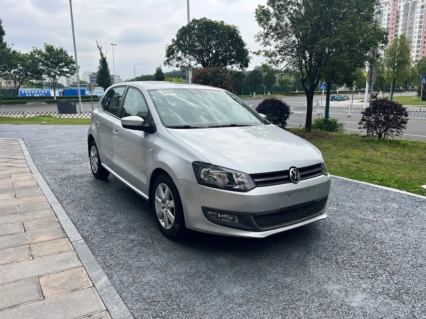 Volkswagen Polo 2011 1.4L Automatic Cool Edition фото 2