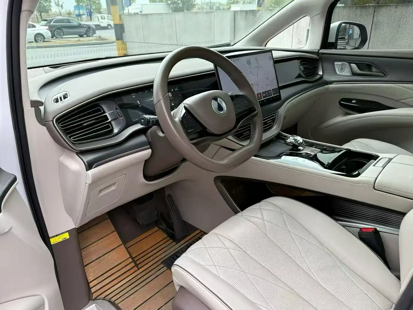 Denza D9 2022 DM-i 970 AWD Flagship фото 5