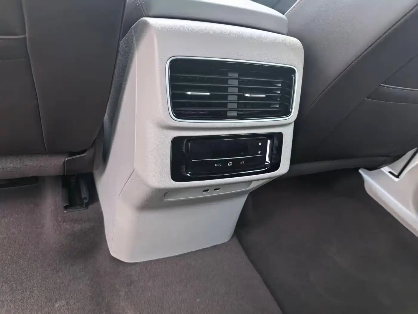 Volkswagen Talagon 2023 380TSI 4WD R-Line Touring Edition фото 17