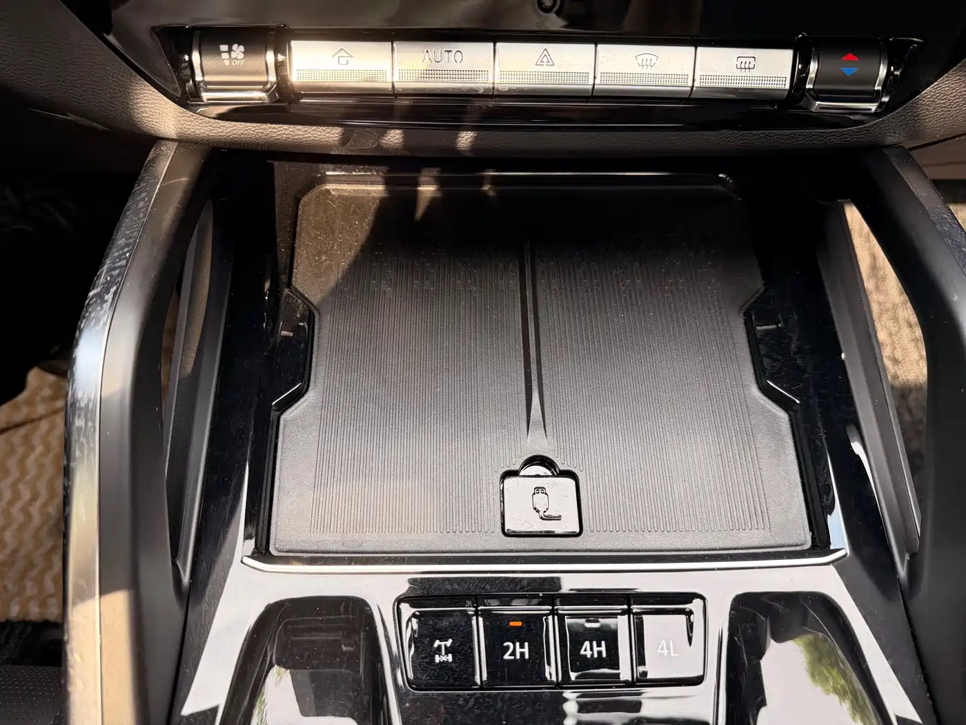 SAIC Maxus Territory 2023 2.0T Overland Flagship 7-Seater фото 18