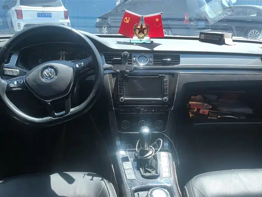 Volkswagen Passat 2017 330TSI DSG Prestige фото 12