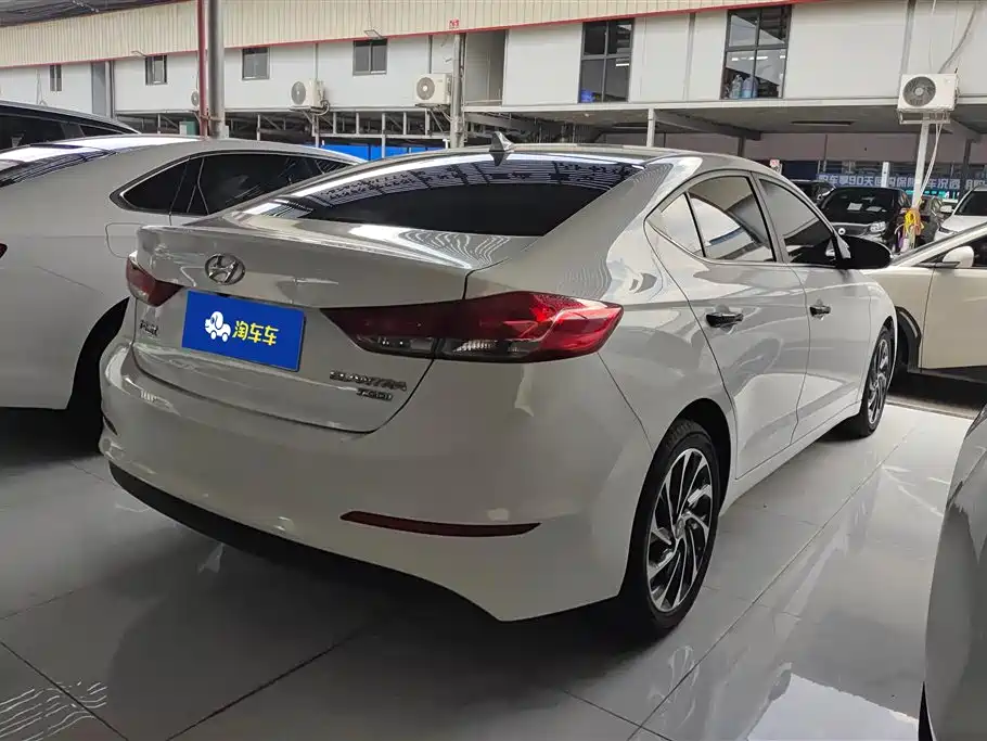 Hyundai Elantra 2020 1.5L CVT Smart Style·Elite фото 3