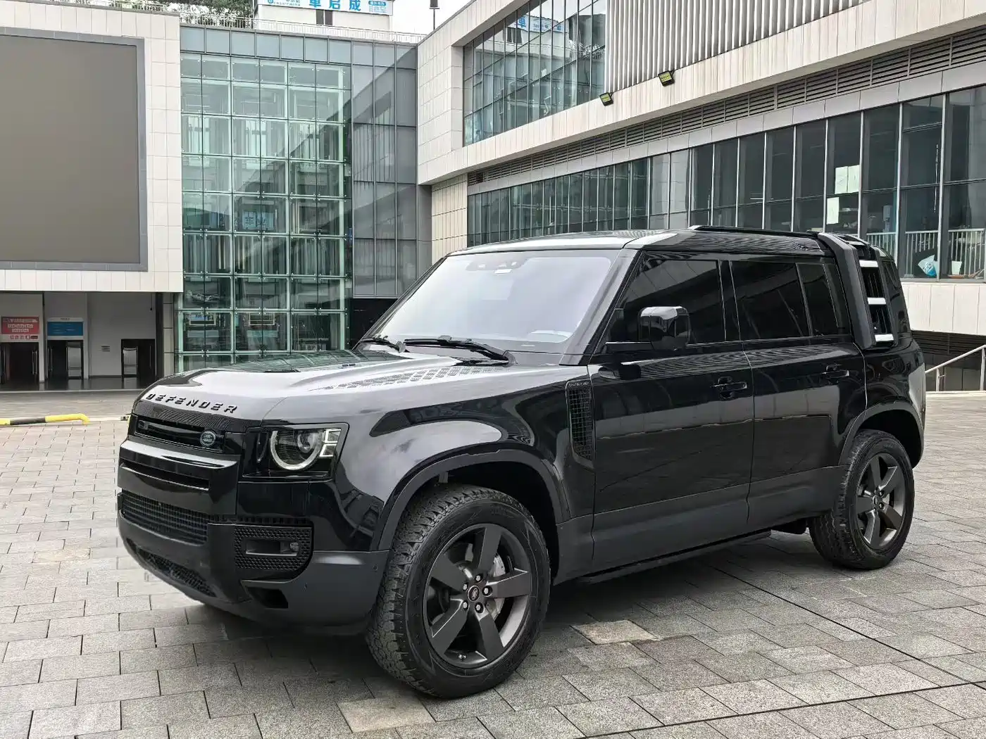 Land Rover Defender 2020 Model 110 P400 HSE