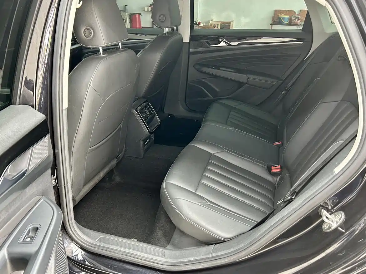Volkswagen Passat 2022 280TSI Elite Edition фото 9