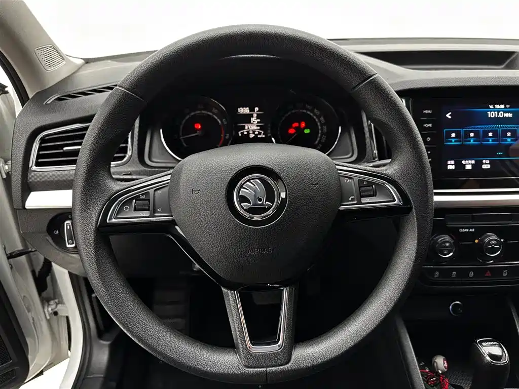 Škoda Kamiq 2022 1.5L Automatic Comfort Edition фото 11