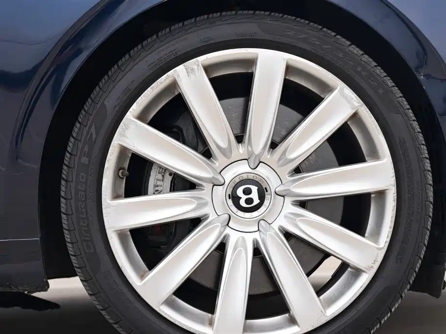 Фото 21 - Bentley Flying Spur