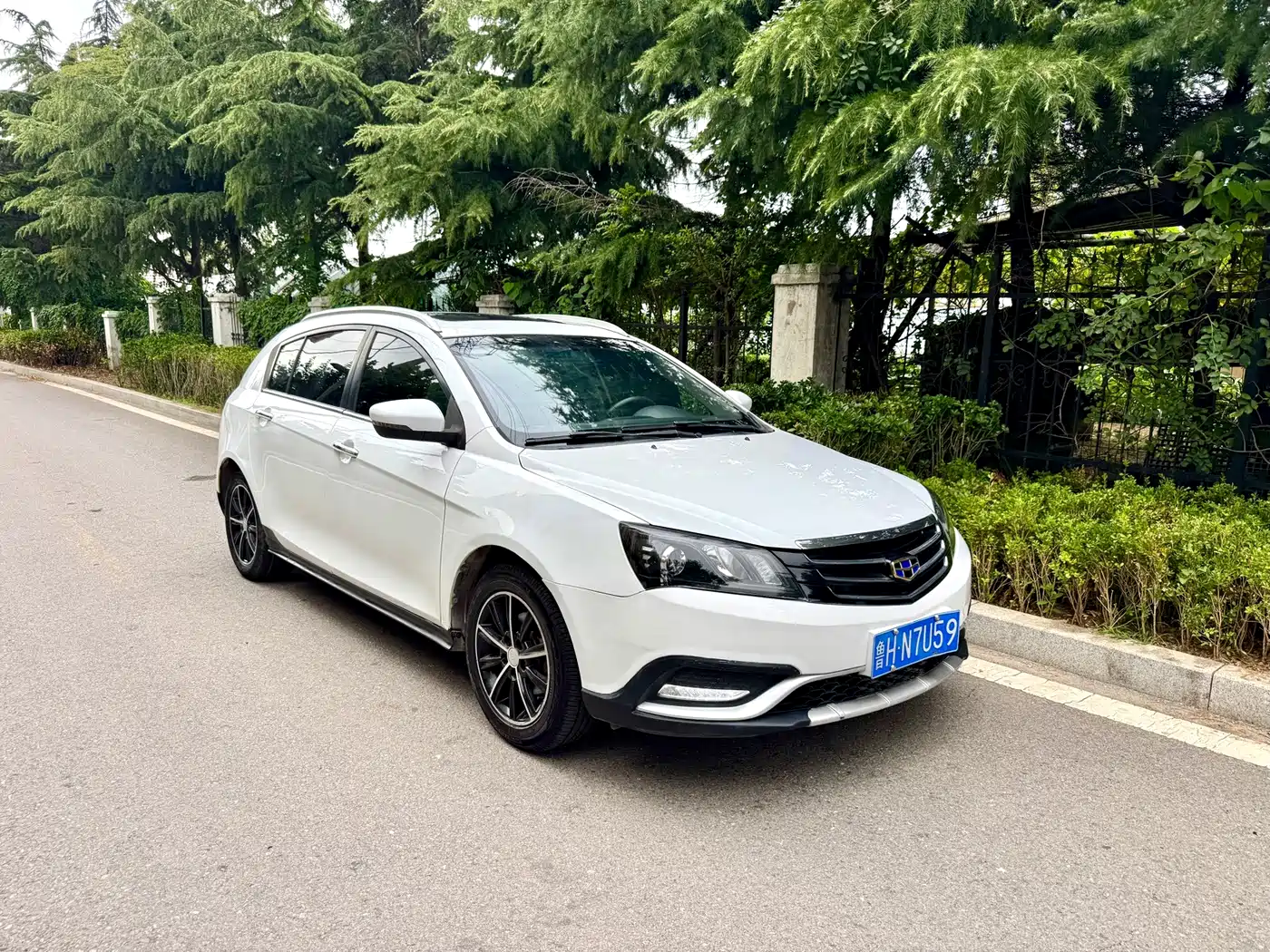 Фото 6 - Geely Emgrand