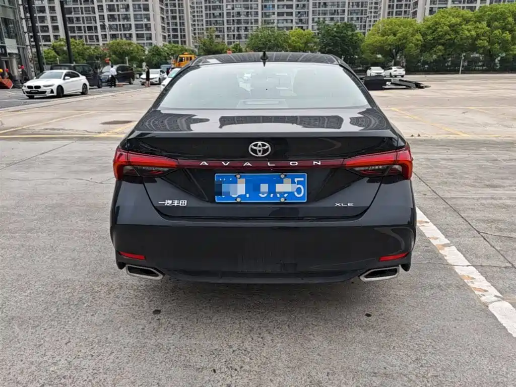 Toyota Avalon 2023 2.0L XLE Premium Edition фото 10