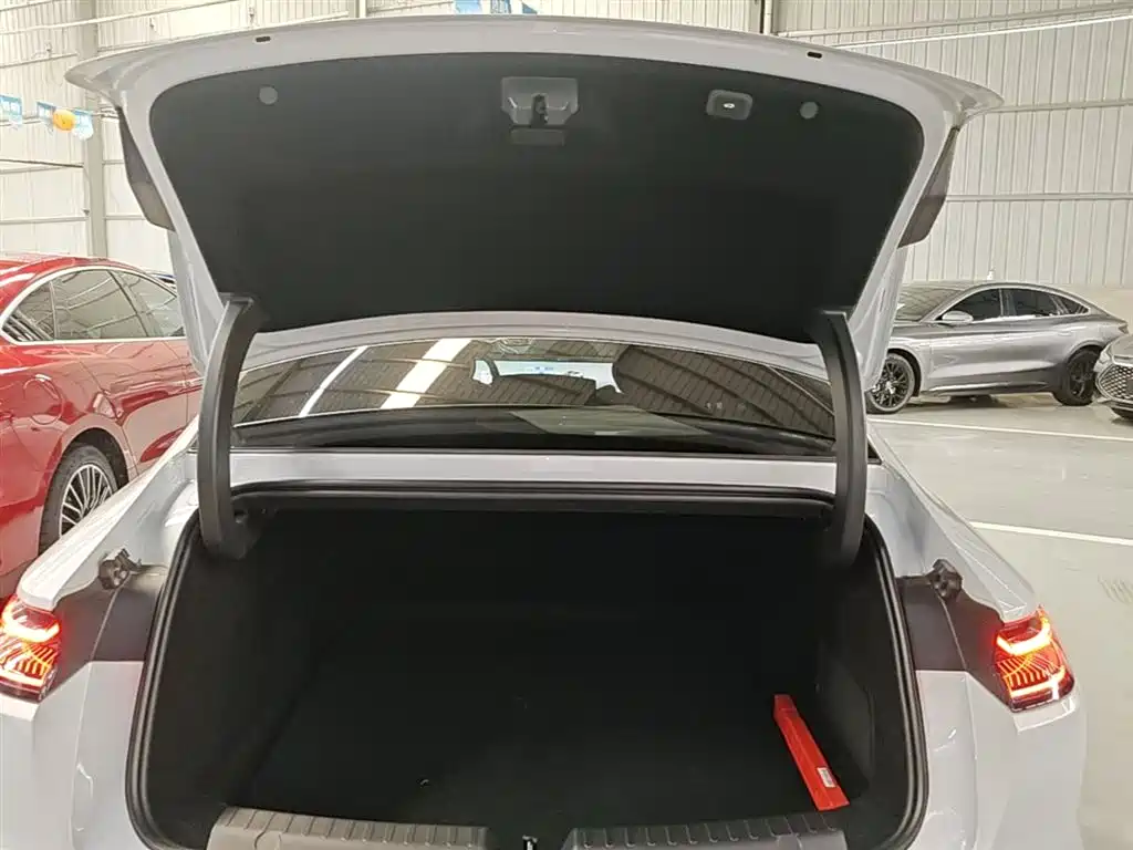 Geely Galaxy Galaxy E8 2025 700km Long Voyage Smart Drive Edition фото 19