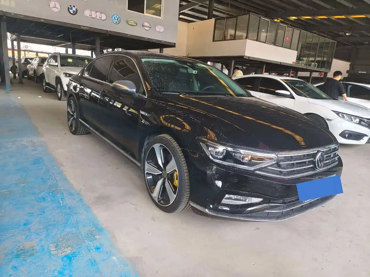 Volkswagen Magotan 2021 330TSI DSG 30th Anniversary Edition фото 3