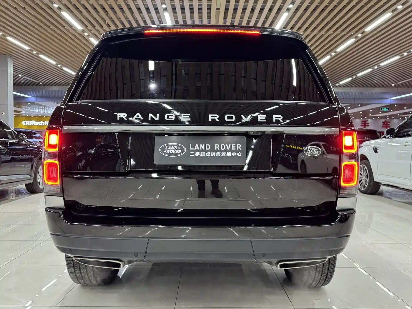 Land Rover Range Rover 2019 3.0 SC V6 Golden Age Edition фото 6