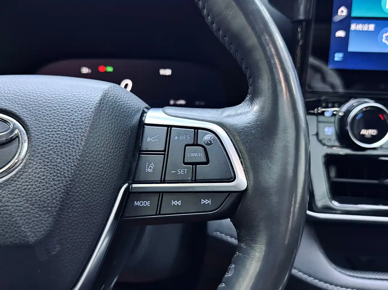 Toyota Highlander 2022 Dual Engine 2.5L 4WD Supreme Edition 7-Seater фото 18