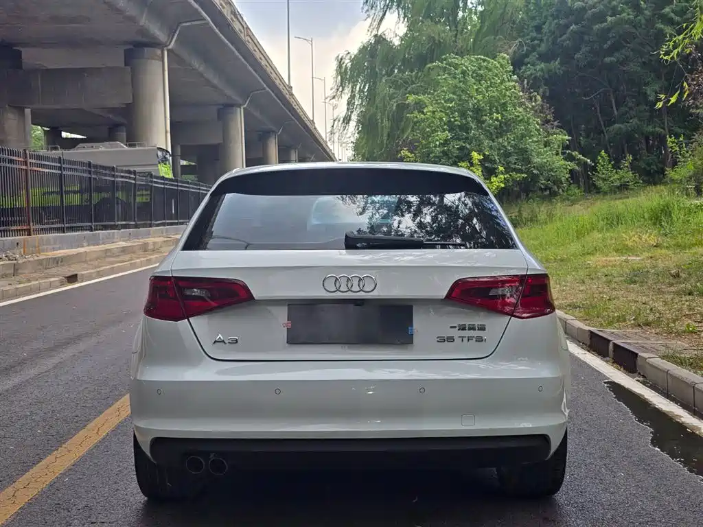 Audi A3 2014 Sportback 35 TFSI Automatic Comfort фото 5