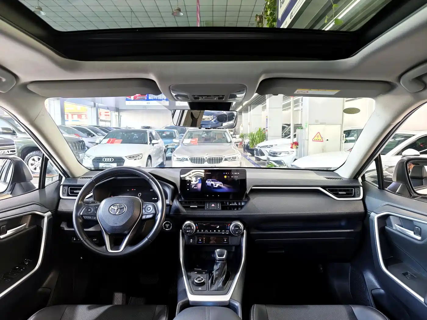 Toyota Wildlander 2023 Hybrid 2.5L E-CVT AWD Premium Edition фото 11