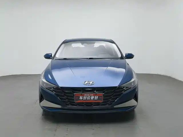 Hyundai Elantra 2021 1.5L CVT LUX Premium Edition — фото 3