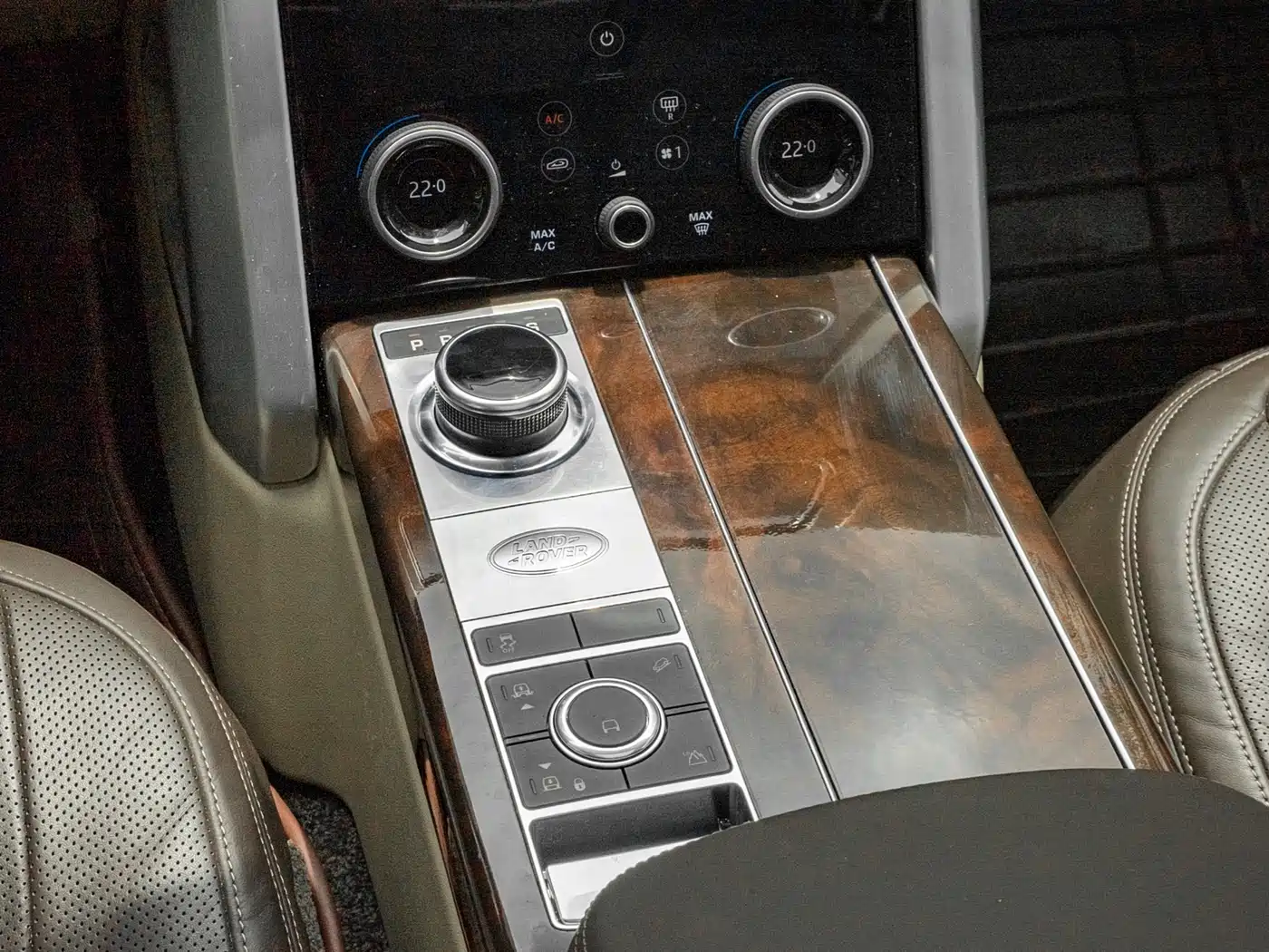 Land Rover Range Rover 2021 3.0 L6 Heritage Extended Classic Edition фото 11