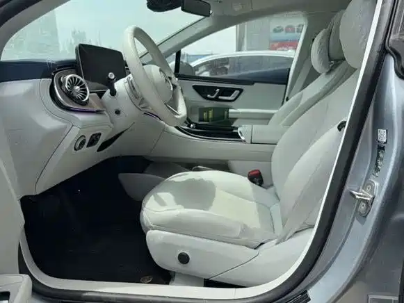 Mercedes-Benz EQE 2025 Model 500 4MATIC Luxury Edition фото 4
