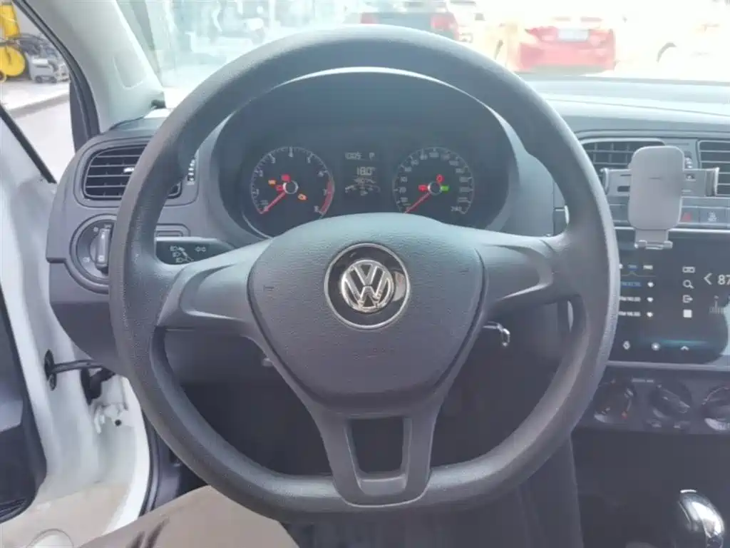 Volkswagen Polo 2018 1.5L Auto Safe Drive фото 11