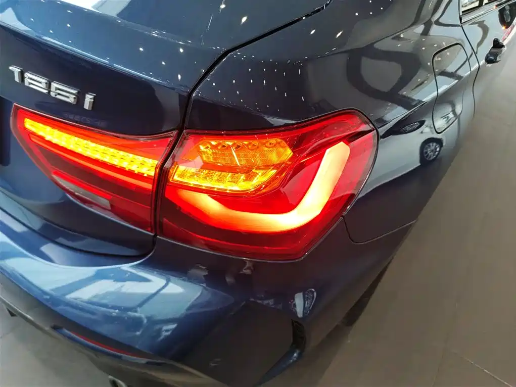 BMW 1 Series 2021 125i M Sport Black Night Edition фото 8
