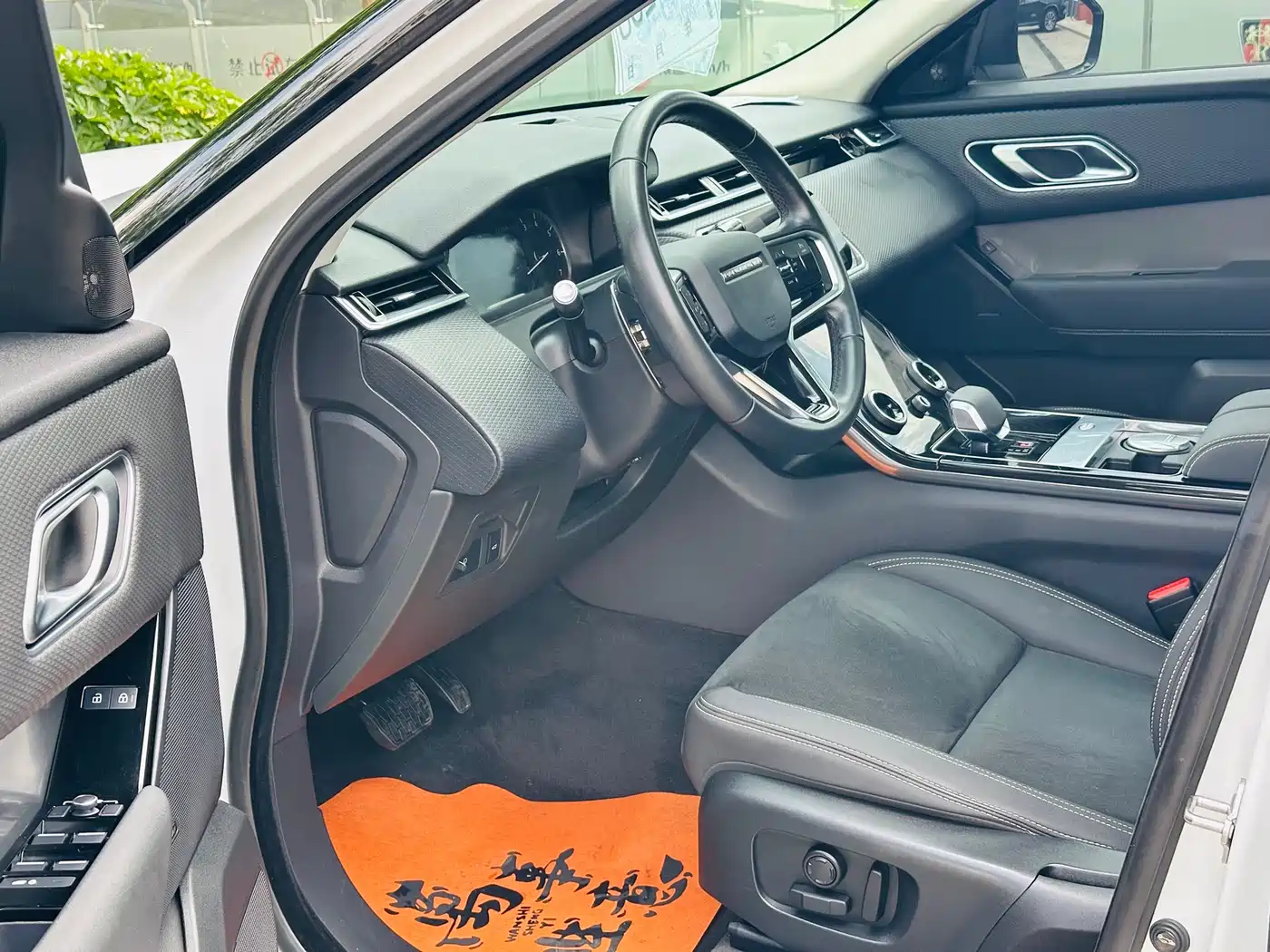Land Rover Range Rover Velar 2023 250PS фото 8