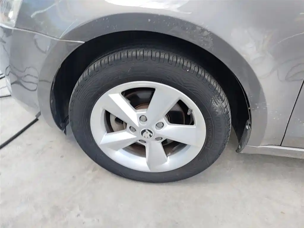 Škoda Octavia 2015 1.6L Automatic逸杰版 фото 23