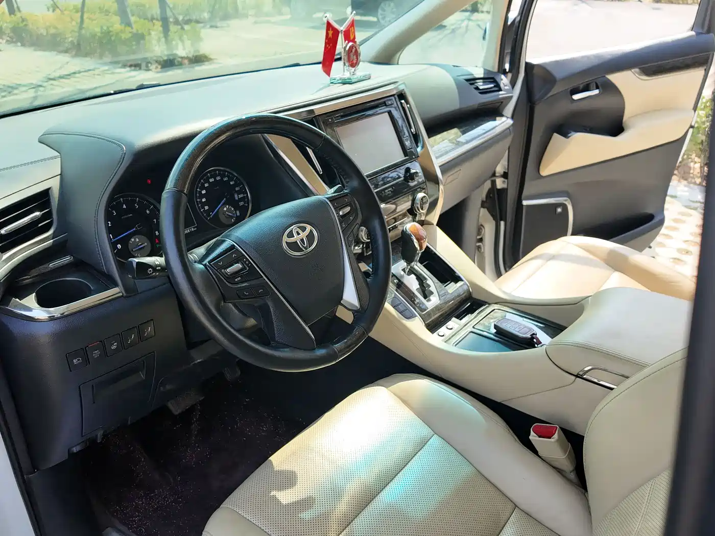 Toyota Alphard 2018 3.5L Premium фото 7