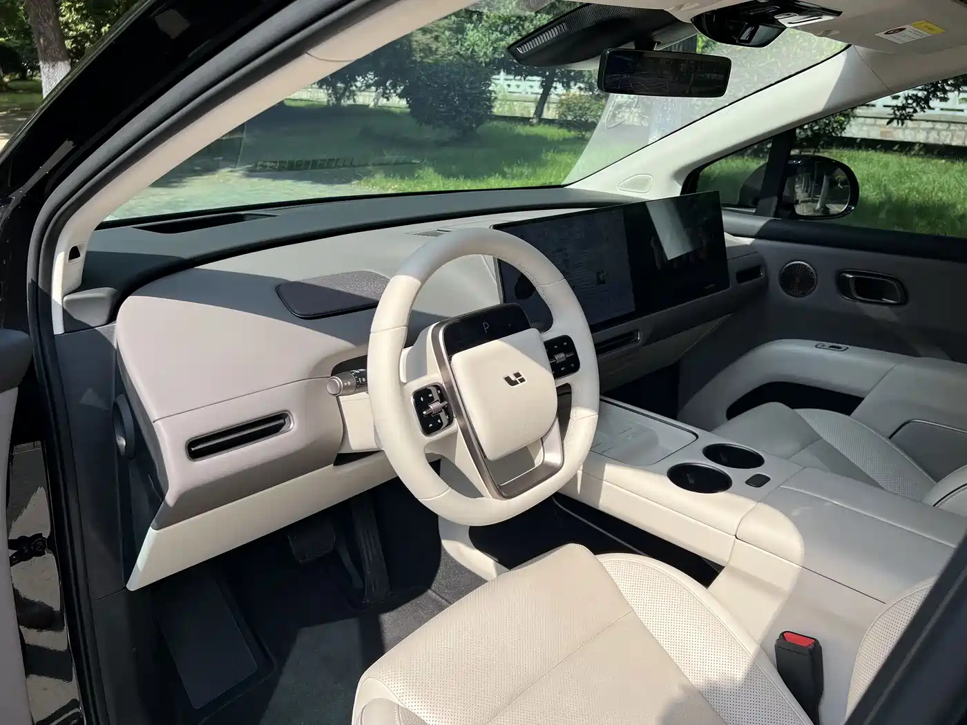Photo 5 - Li Auto Li i8