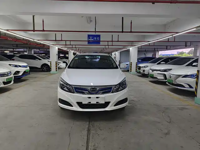 BYD BYD e5 2018 450 Connected Enjoyment