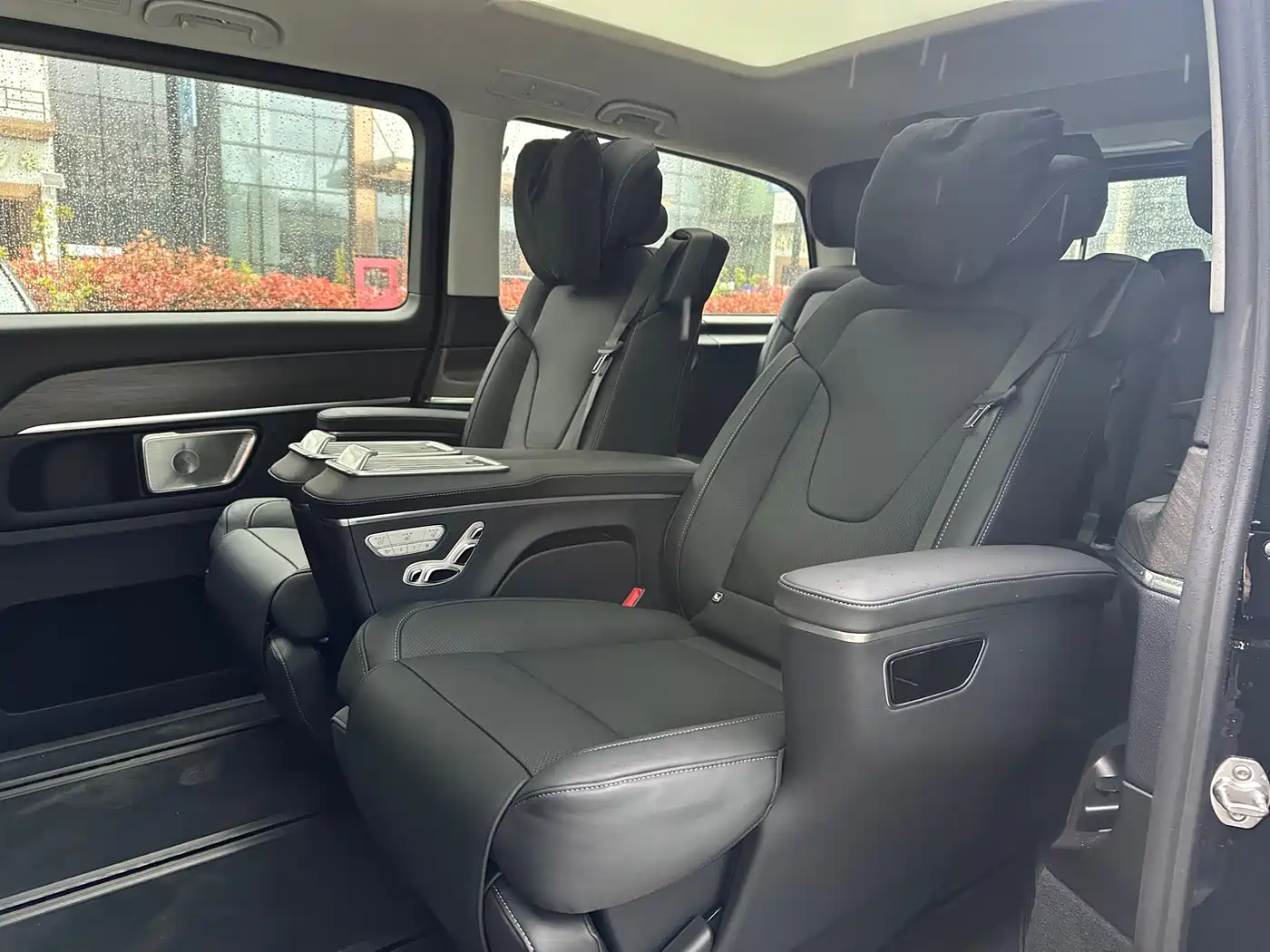 Mercedes-Benz V-Class 2024 V 300 L Long Wheelbase Luxury Edition фото 10