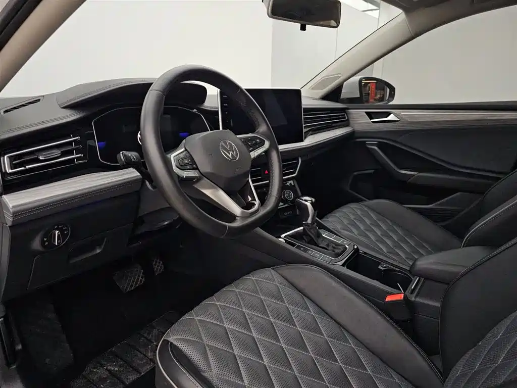 Volkswagen Sagitar 2023 300TSI DSG Surpassing Edition фото 8