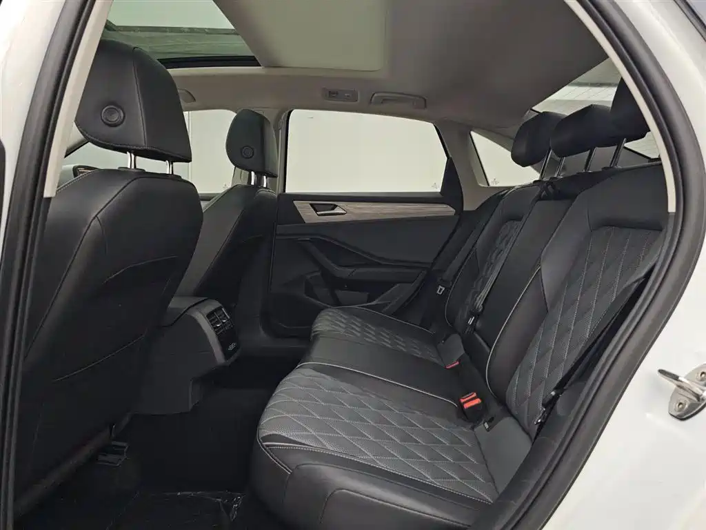 Volkswagen Sagitar 2023 300TSI DSG Surpassing Edition фото 14