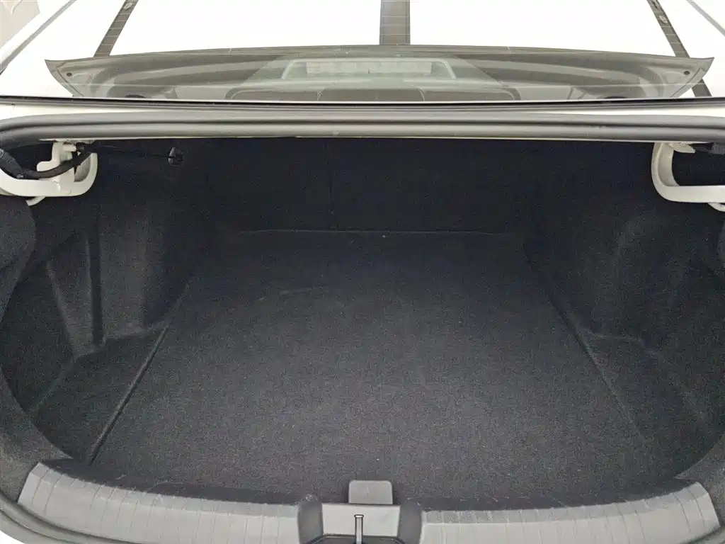 Volkswagen Sagitar 2023 300TSI DSG Surpassing Edition фото 7