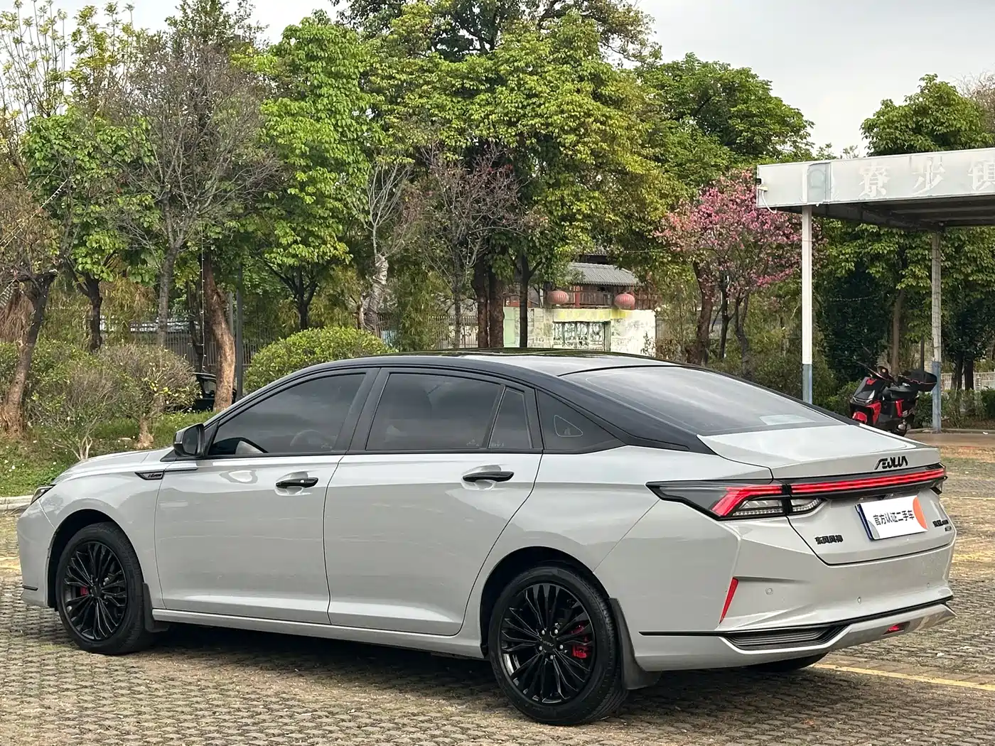 DONGFENG YI HYUN MAX