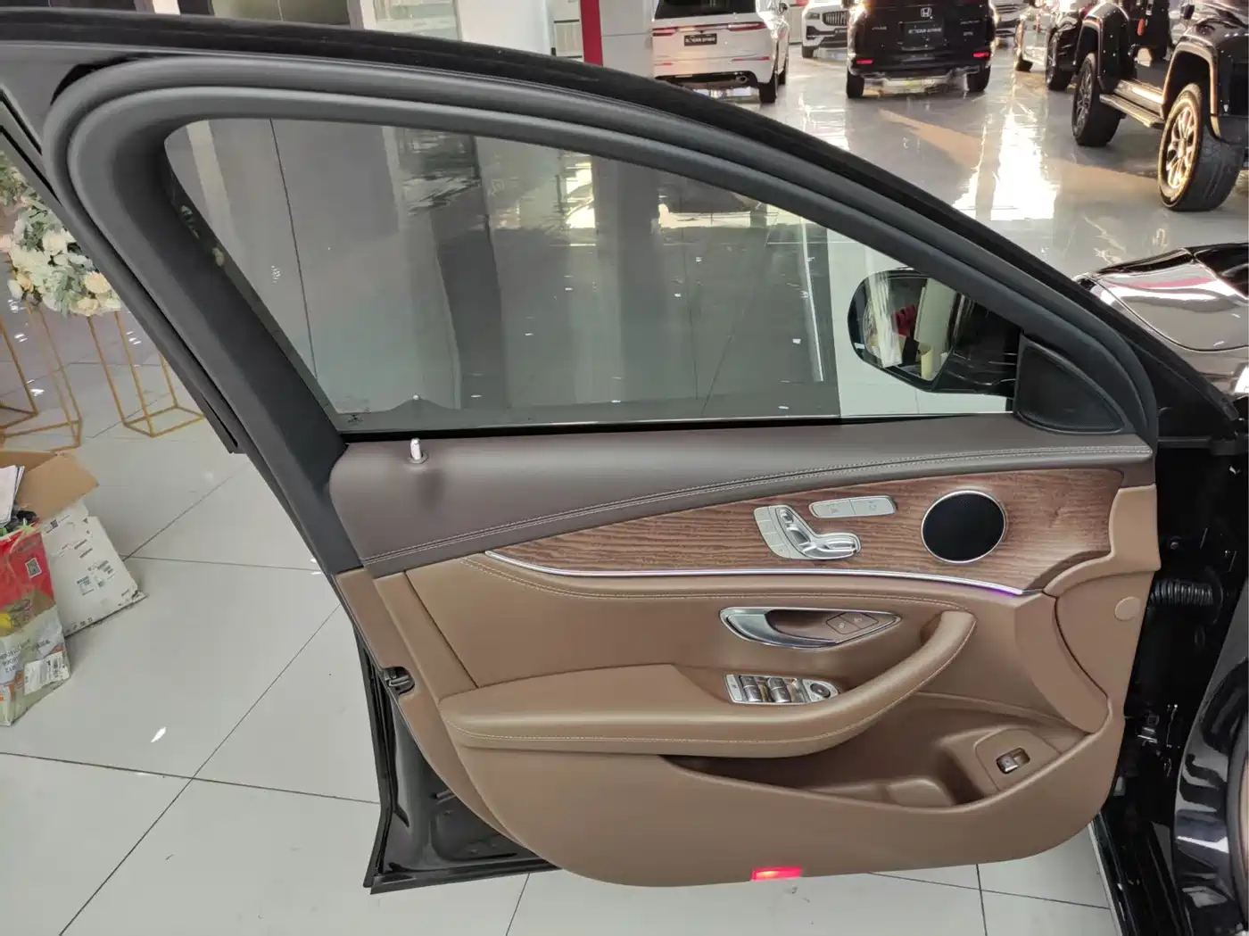 Mercedes-Benz E-Class 2023 E 300 L Fashion фото 21