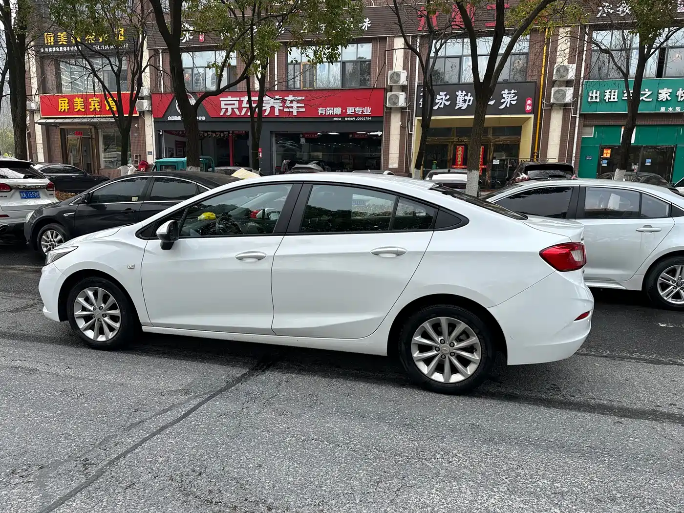 Chevrolet Cruze 2018 320 Automatic Pioneer Sunroof Edition фото 10