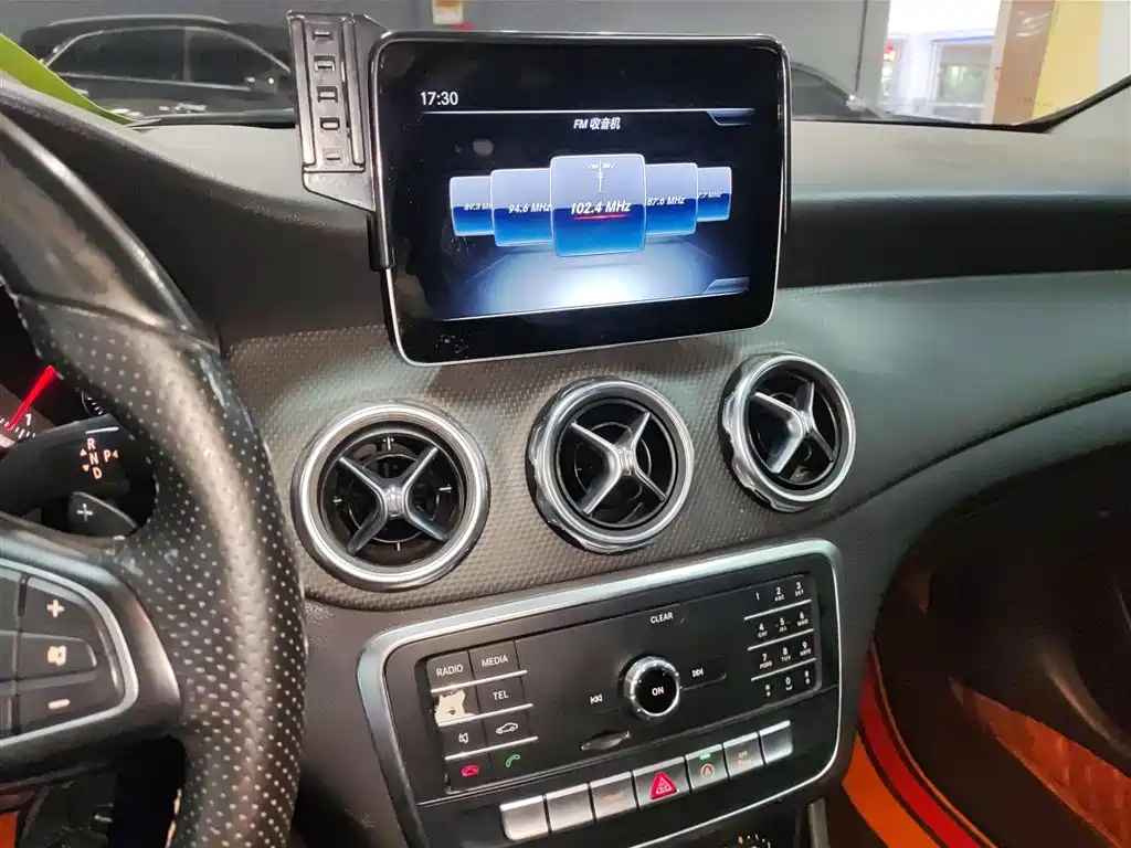 Mercedes-Benz GLA 2018 GLA 200 Dynamic фото 13