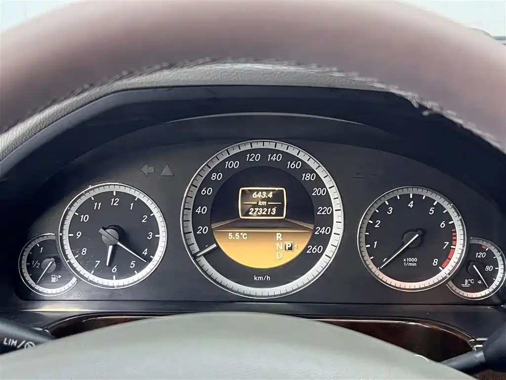 Mercedes-Benz E-Class 2012 E 200 L CGI Elegance фото 16