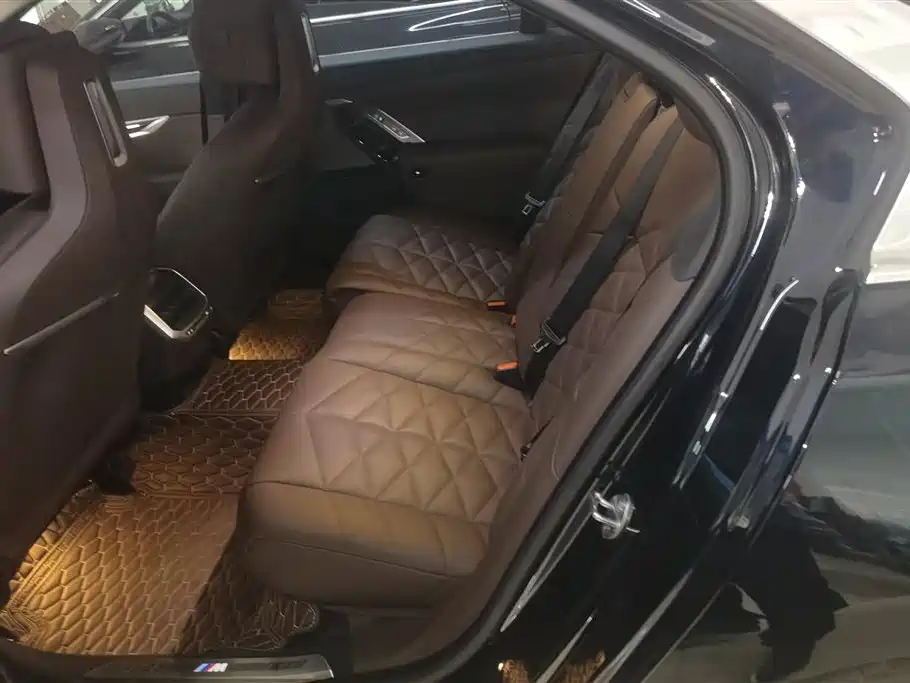 BMW 7 Series 2023 Model 735Li M Sport Package фото 11