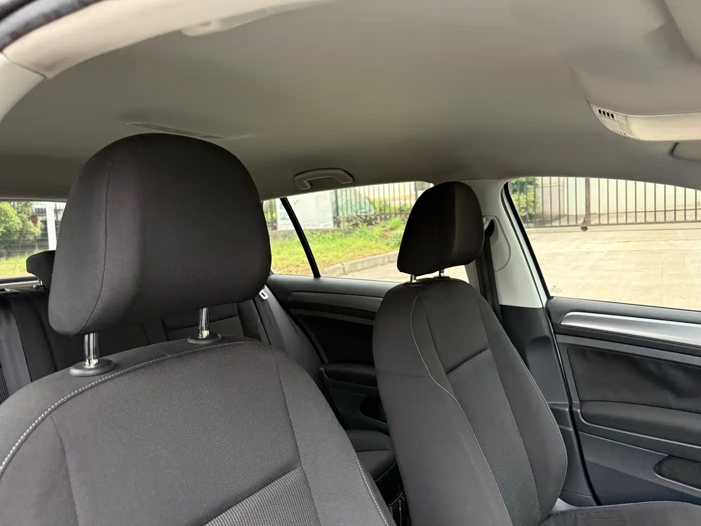 Volkswagen Golf 2014 1.6L Automatic Fashion Edition фото 15