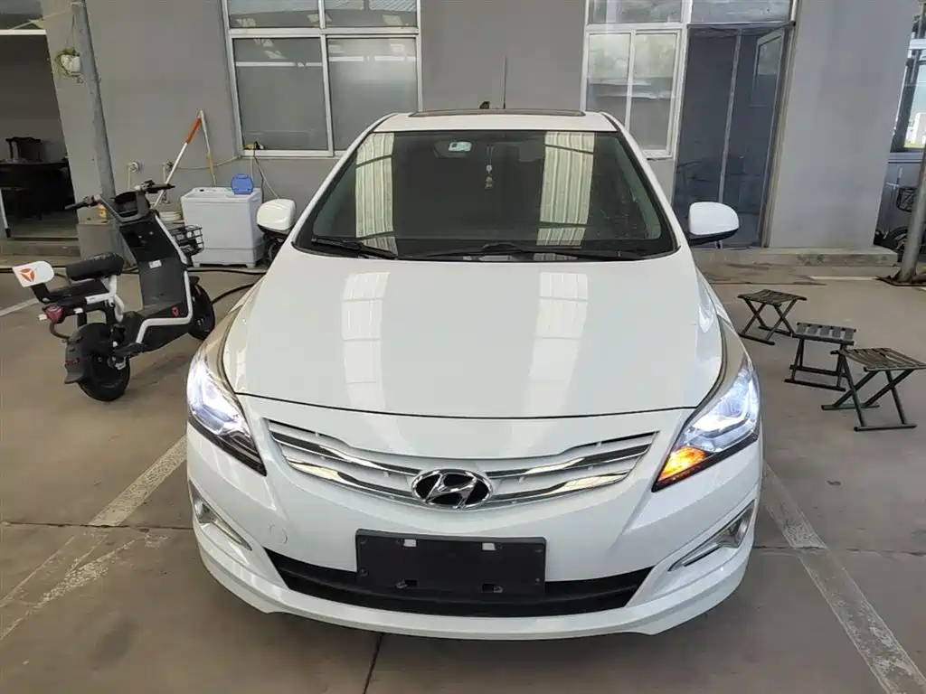 Hyundai Reina 2014 Model 1.4L Automatic GLX фото 3