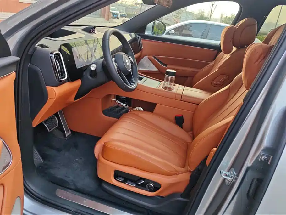 AITO Wenjie AITO M8 2025 Range Extender Max+ Edition 53.4kWh 5-seater фото 9