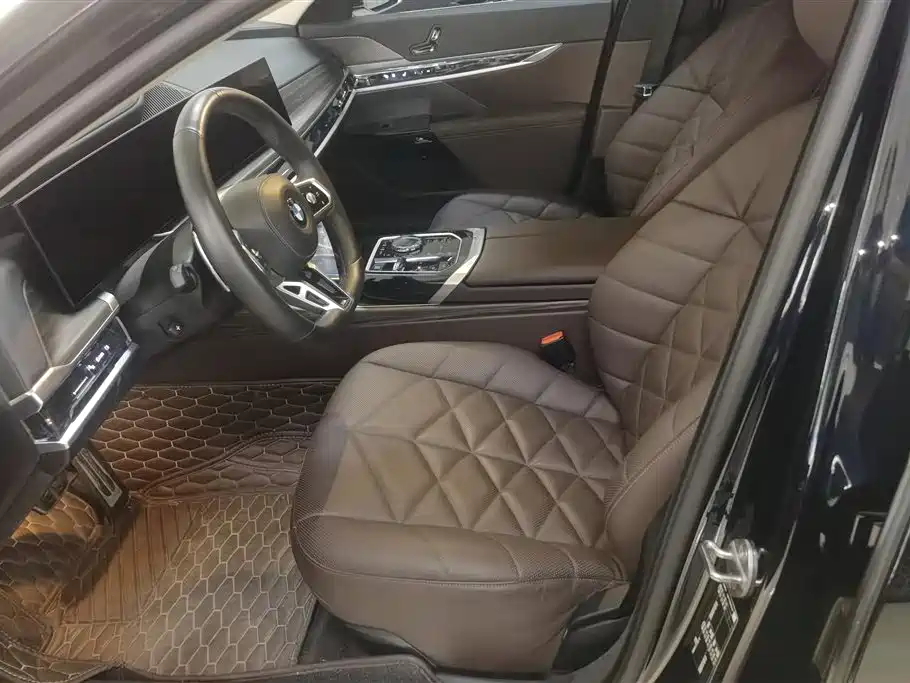 BMW 7 Series 2023 Model 735Li M Sport Package фото 9