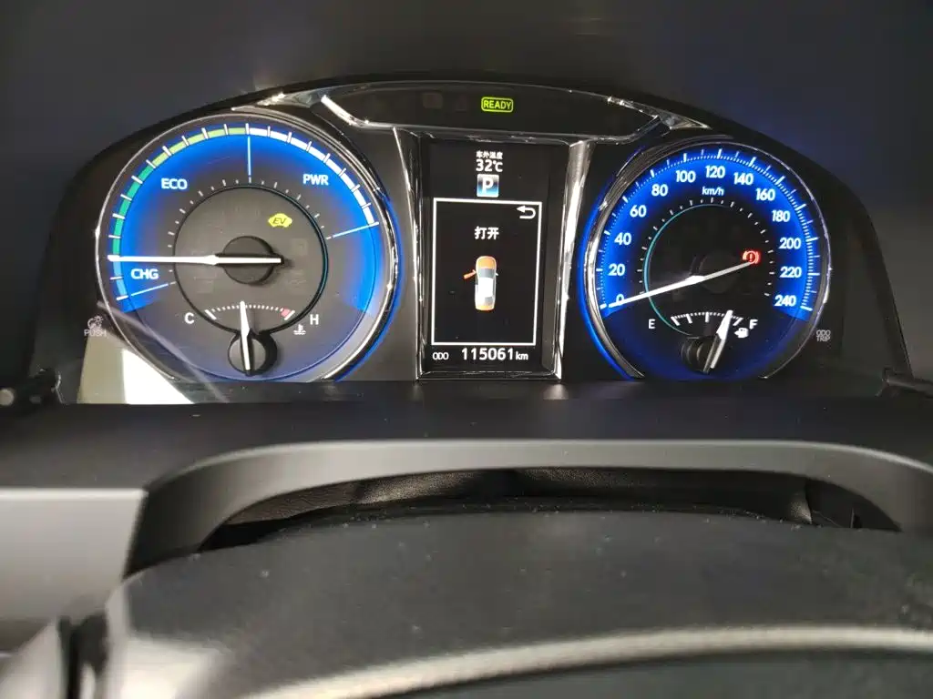Фото 5 - Toyota Camry