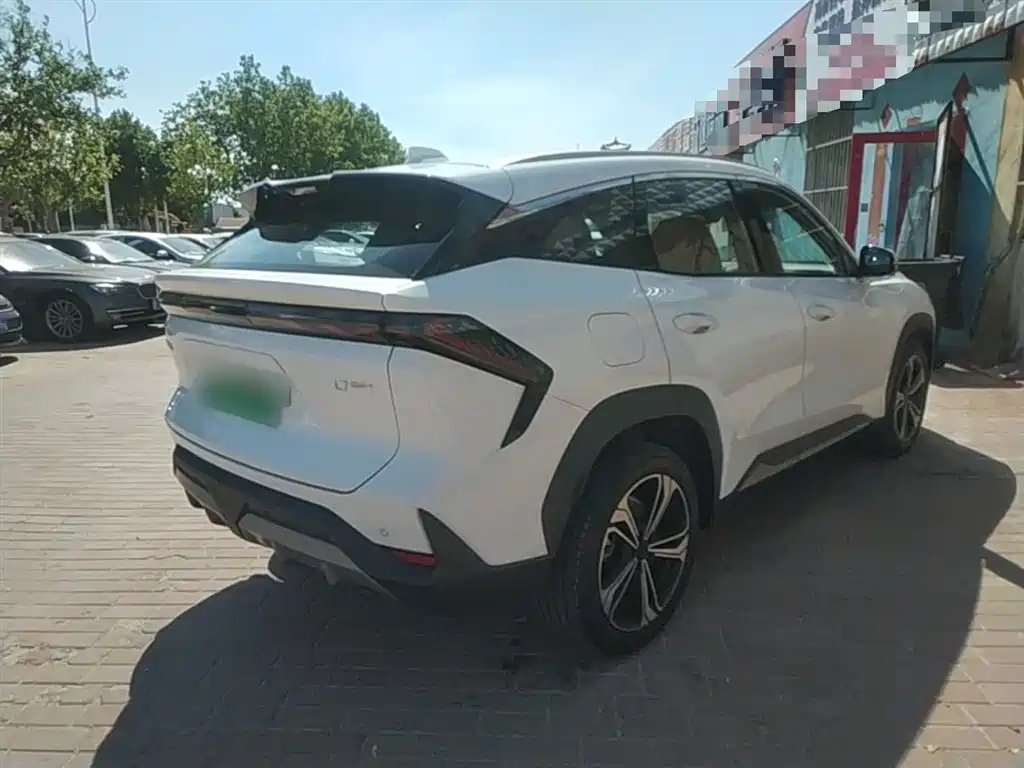 Geely Galaxy Galaxy L7 2025 EM-i 115km Explorer+ Edition фото 7