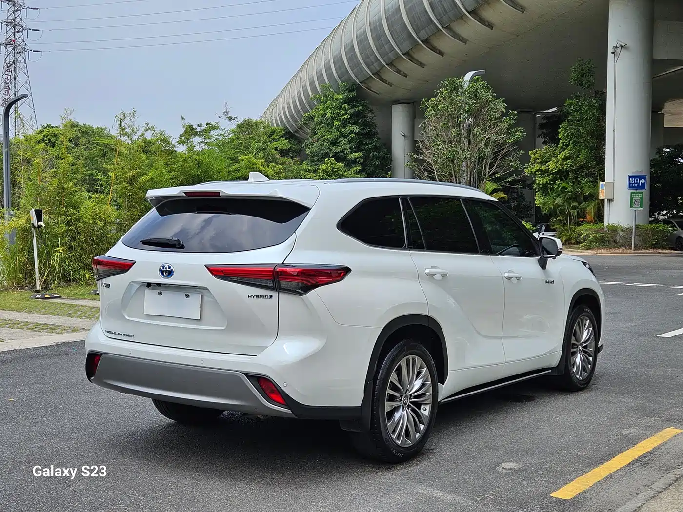 Toyota Highlander 2022 Dual Engine 2.5L 2WD Premium 7-Seater фото 7