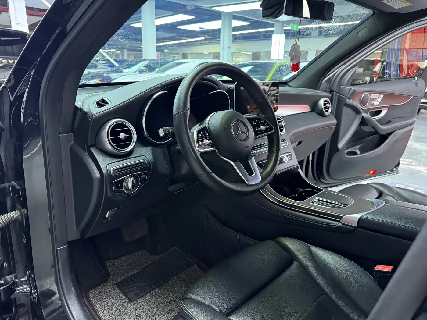 Mercedes-Benz GLC 2022 Model GLC 260 L 4MATIC Luxury Edition фото 4