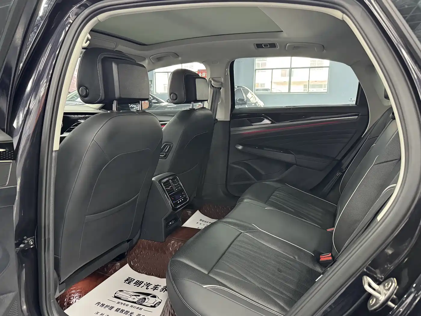 Volkswagen Passat 2022 330TSI Starlight Luxury Edition фото 5