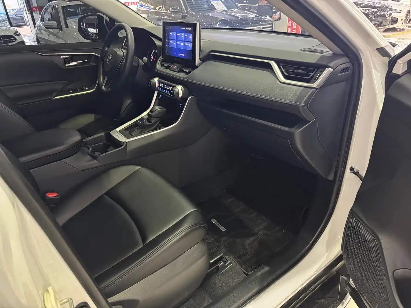 Toyota RAV4 Rongfang 2021 2.0L CVT 2WD Trend фото 3